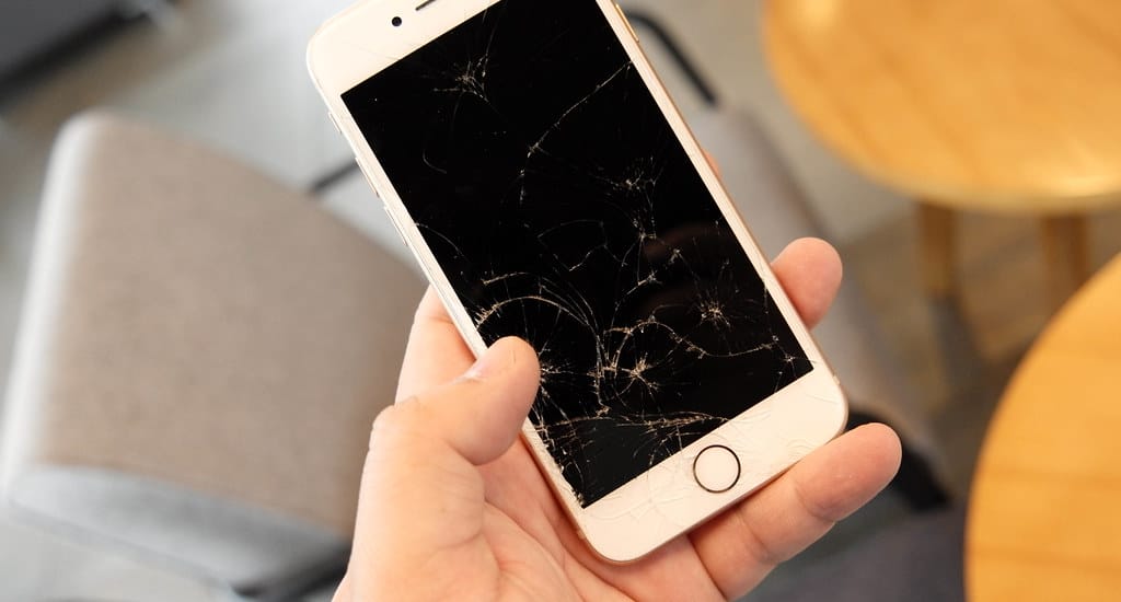 brokeniphonescreen